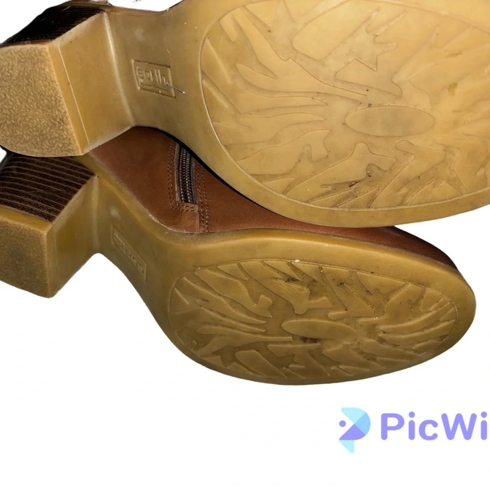 Earth Lina Austin Womans 9 Camel Cognac Color Ankle Booties